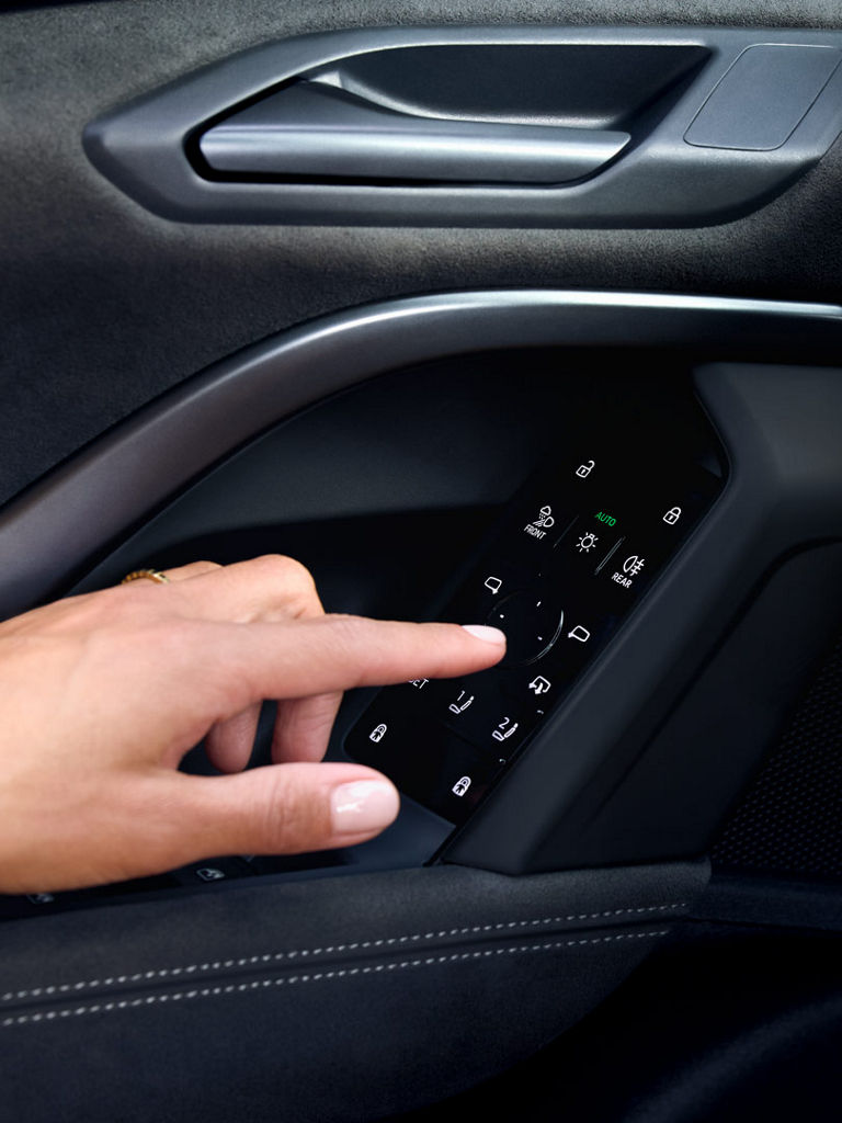 Audi Q5 SUV Soft-touch operation